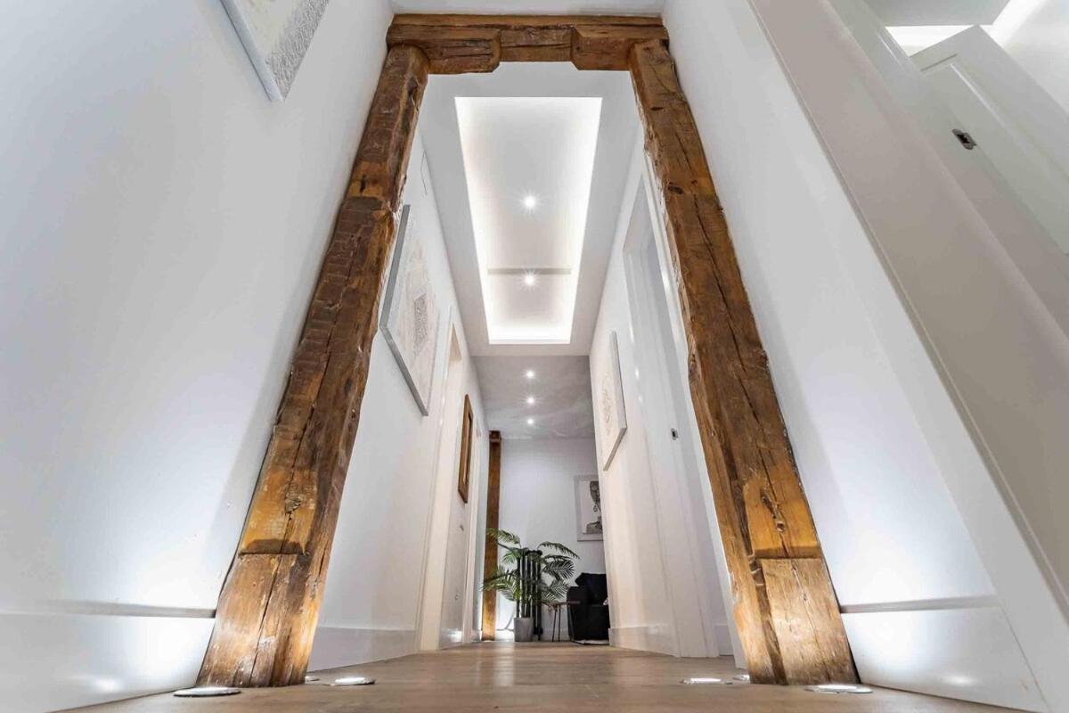 Luxury Apartment 6 Bedroom in Downtown by TuriVida - Housity