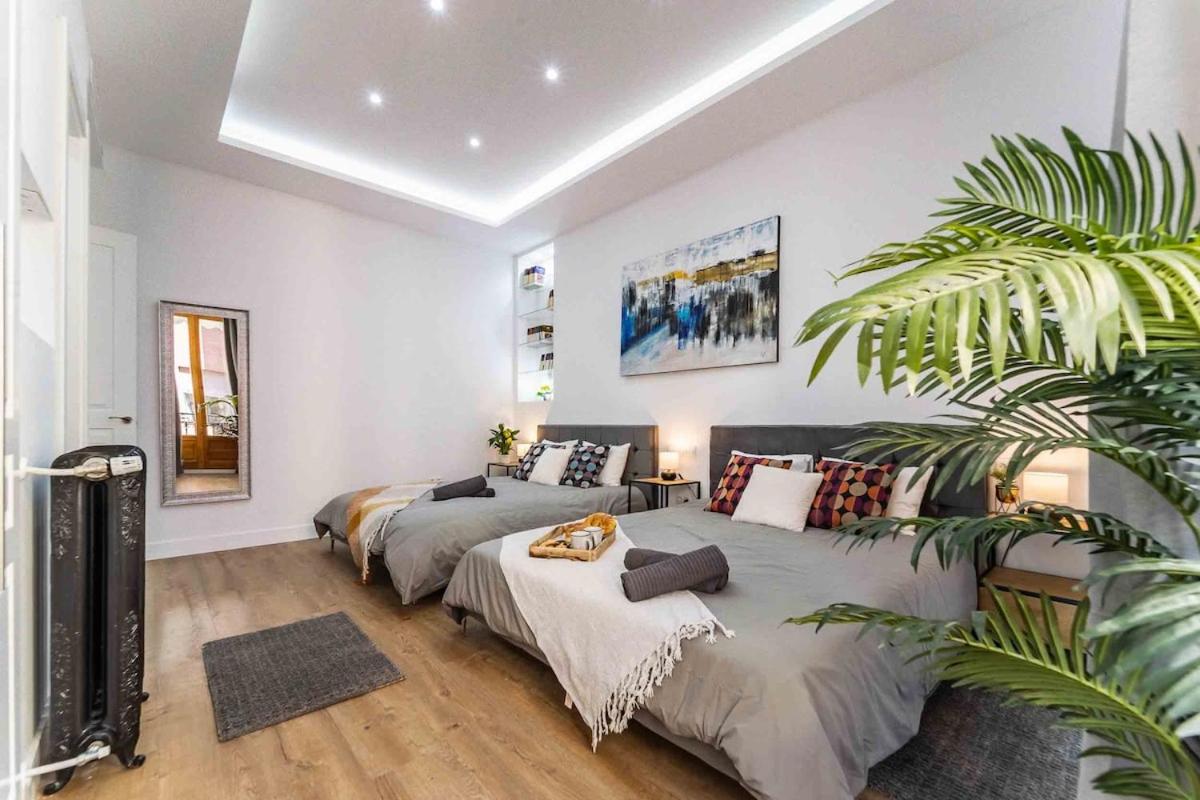 Luxury Apartment 6 Bedroom in Downtown by TuriVida - Housity