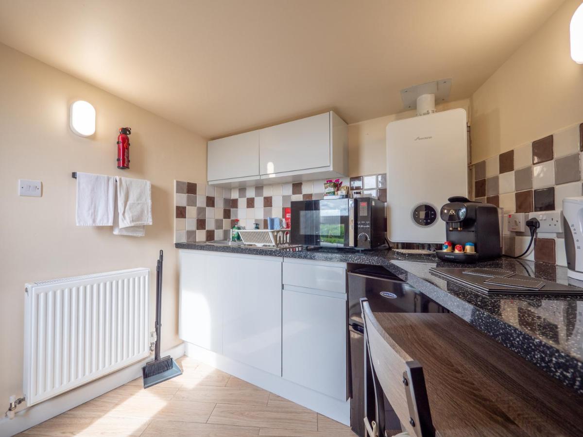 Cosy Cabin for two with country side views, near Kingsbridge - Housity