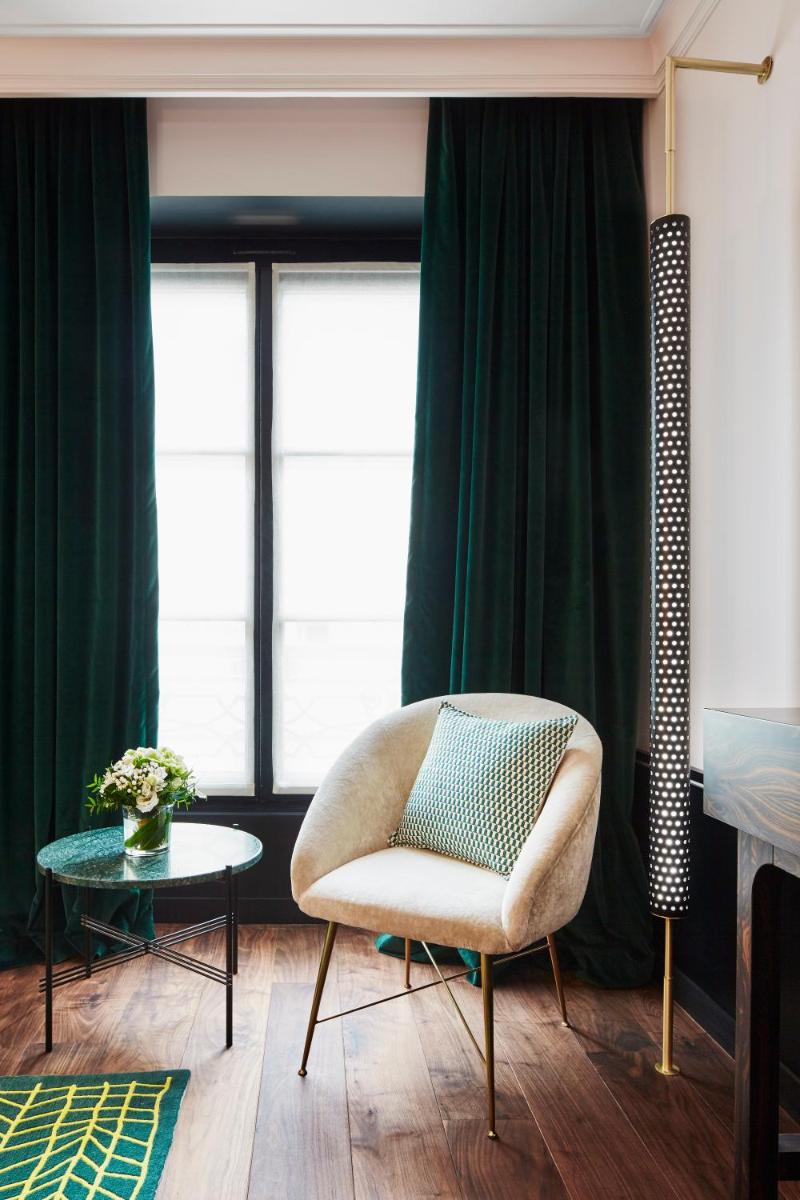 Coin salon dans l'établissement Le Roch Hotel & Spa