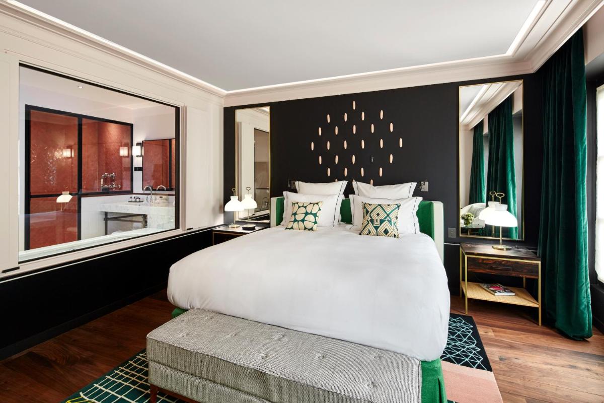 Un ou plusieurs lits dans un hébergement de l'établissement Le Roch Hotel & Spa