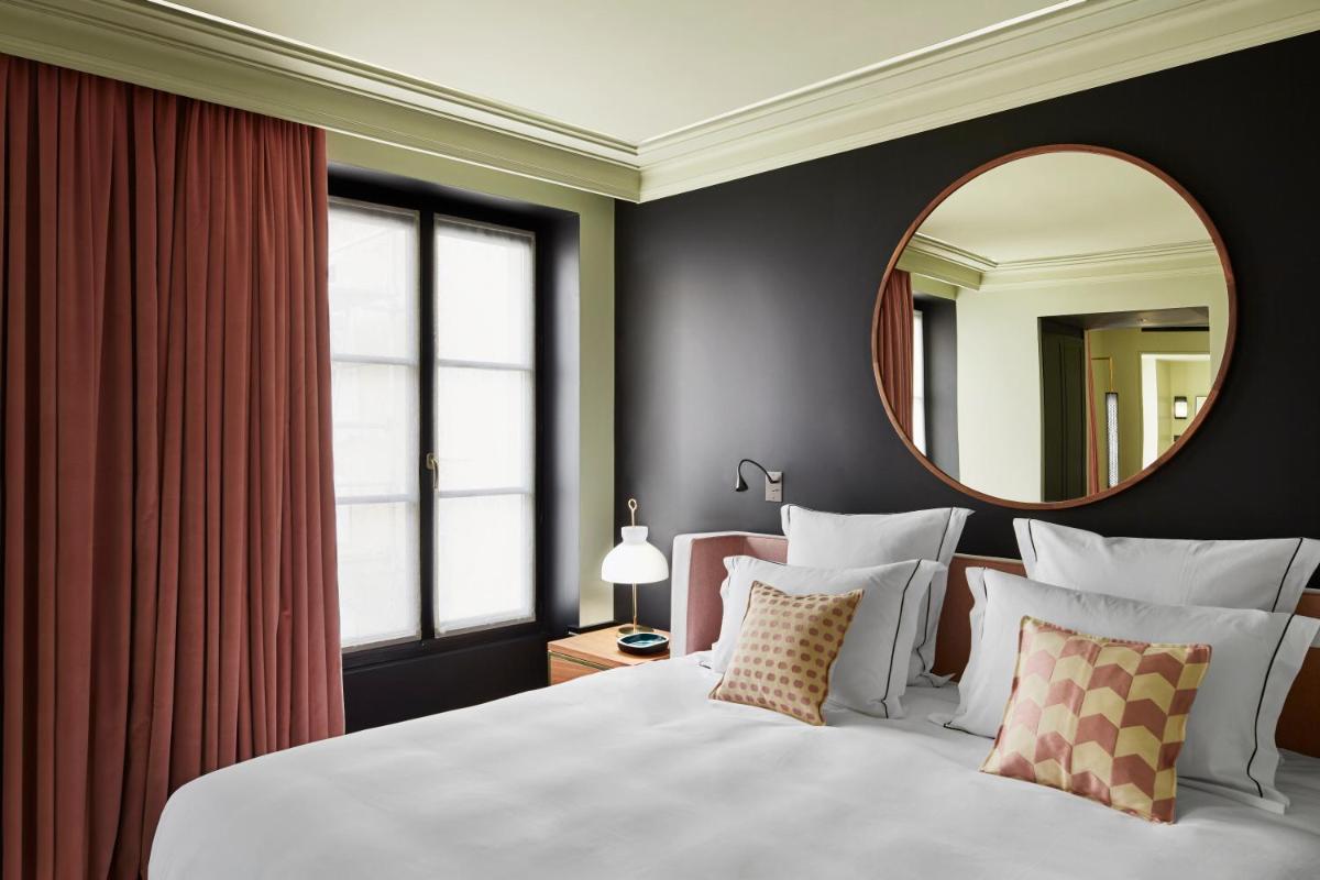Un ou plusieurs lits dans un hébergement de l'établissement Le Roch Hotel & Spa