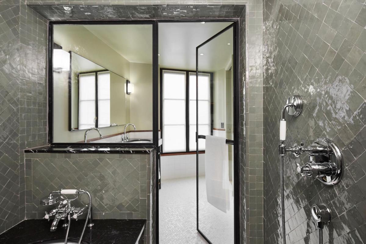 Salle de bains dans l'établissement Le Roch Hotel & Spa