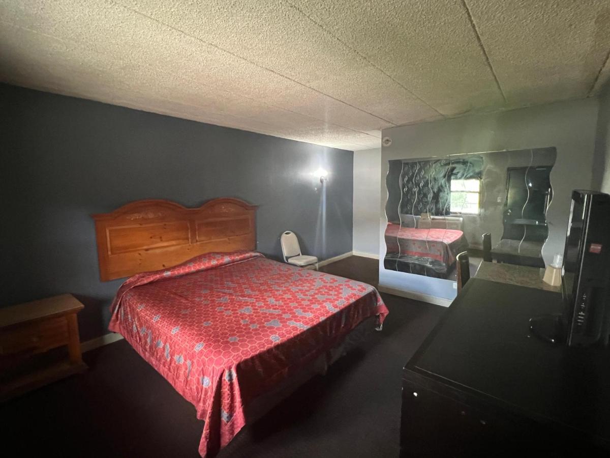 Capital O Empire Motel Chicago I-94 - Housity
