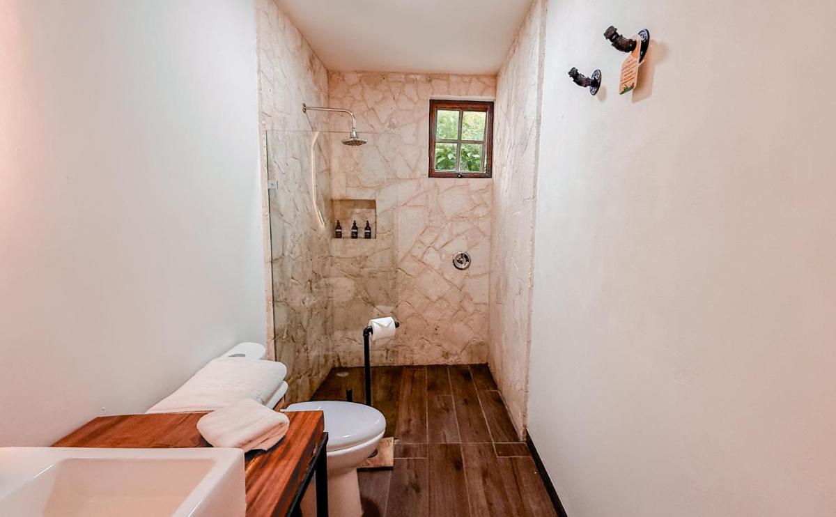 Hotel Unknown - Housity