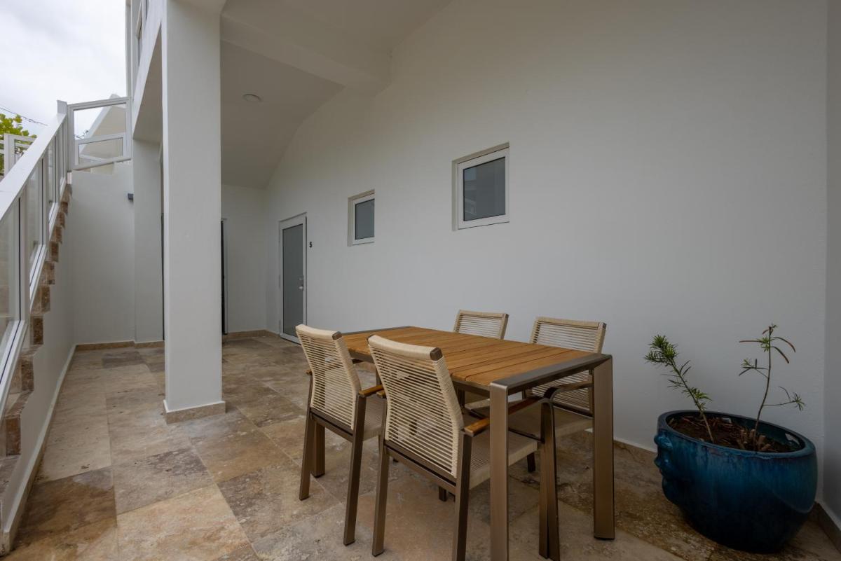 Anchors Hotel - Housity