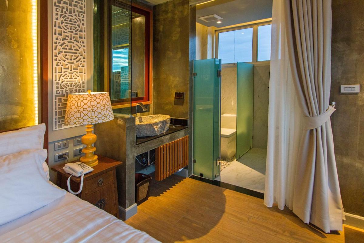 Kroque Boutique & Bistro - Housity