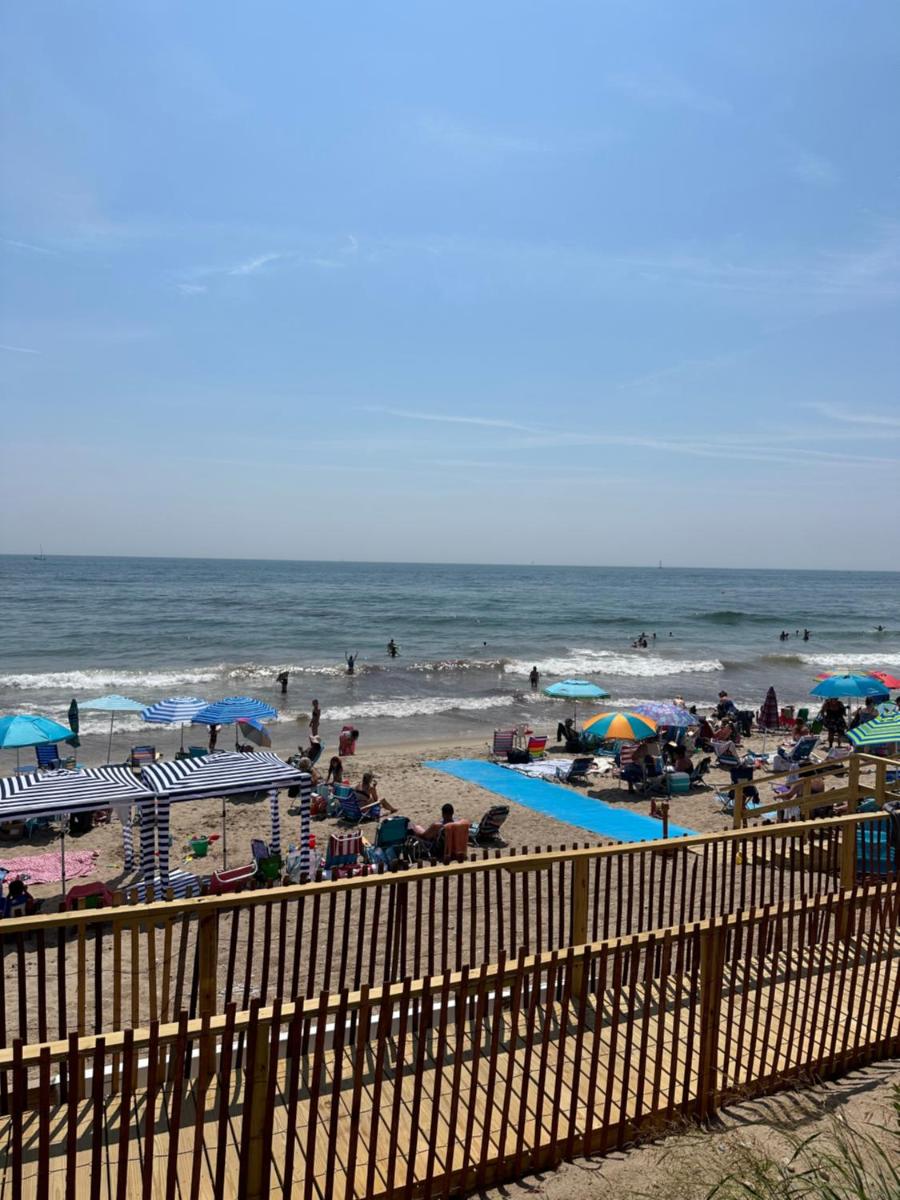 Sandcastle Beachfront Inn - Housity