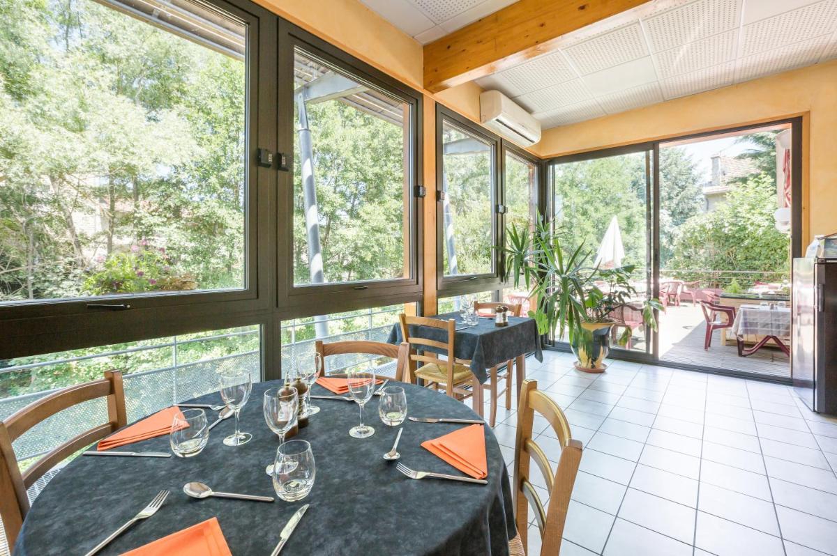 Logis Hotel Restaurant Auberge Les Rives de l'Arzon - Housity