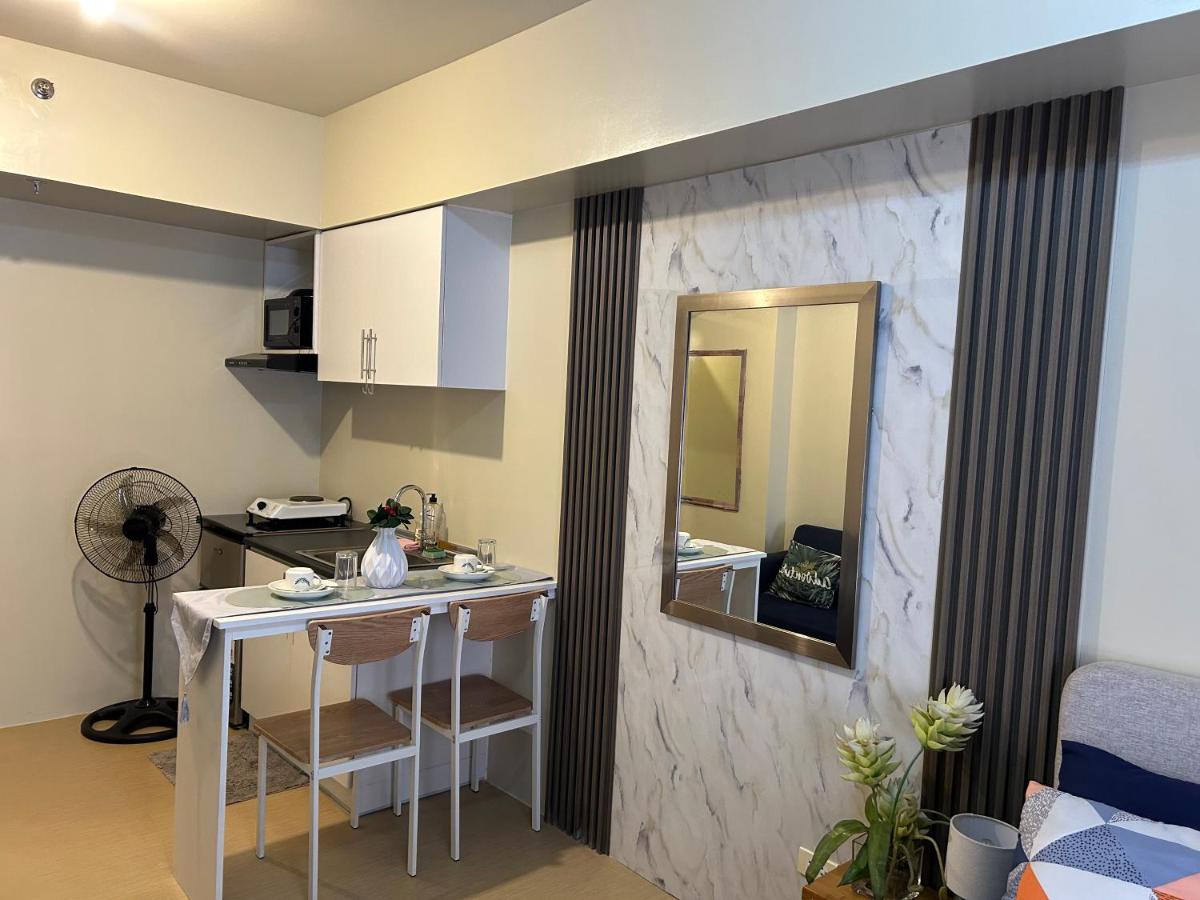 Avida Tower 1 L21 staycation rm1002 - Housity