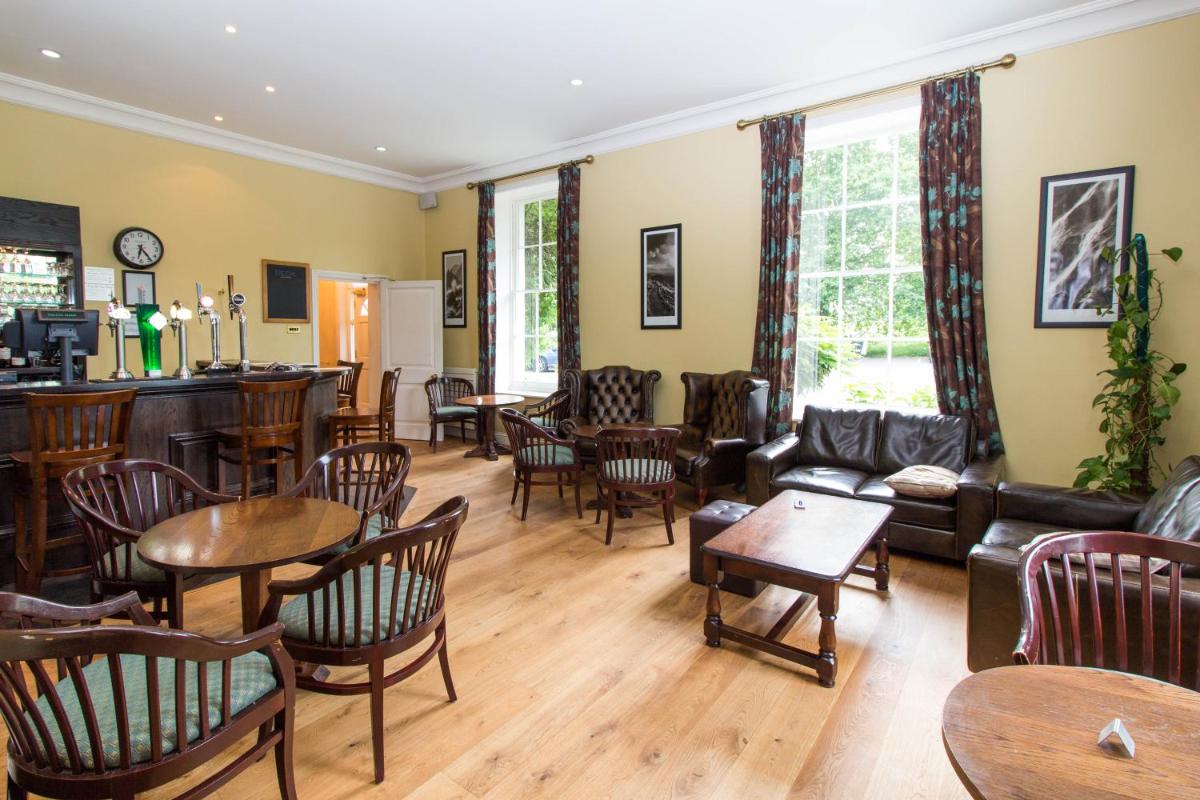 Hadlow Manor - Housity