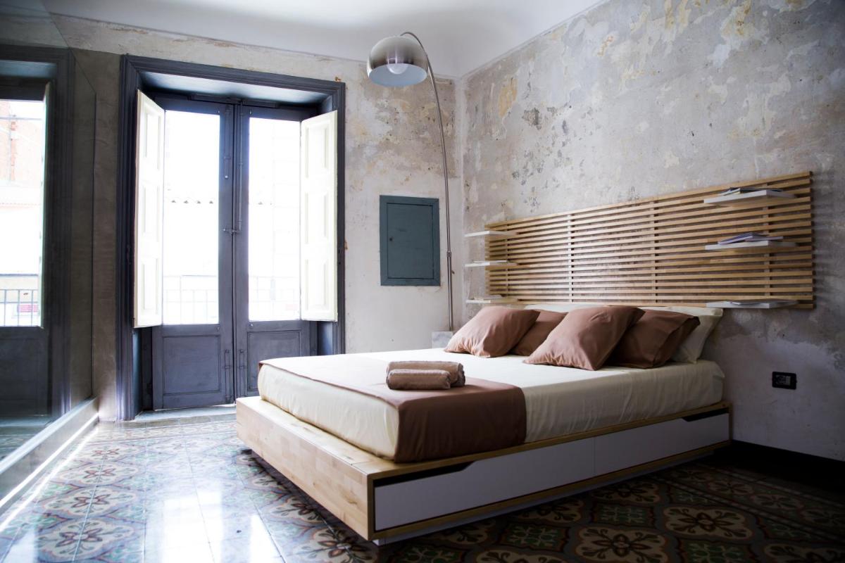 Community Rooms & Wine - Housity