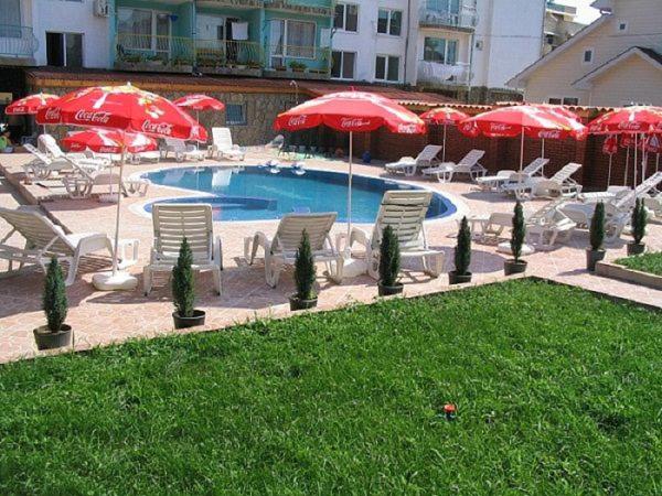 Complex Laguna-Kantardzhiev - Housity