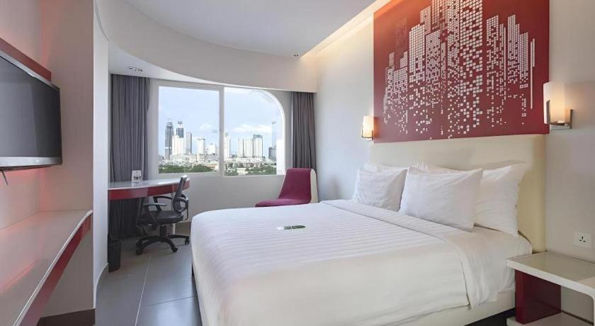 Blue Sky Hotel Petamburan - Housity