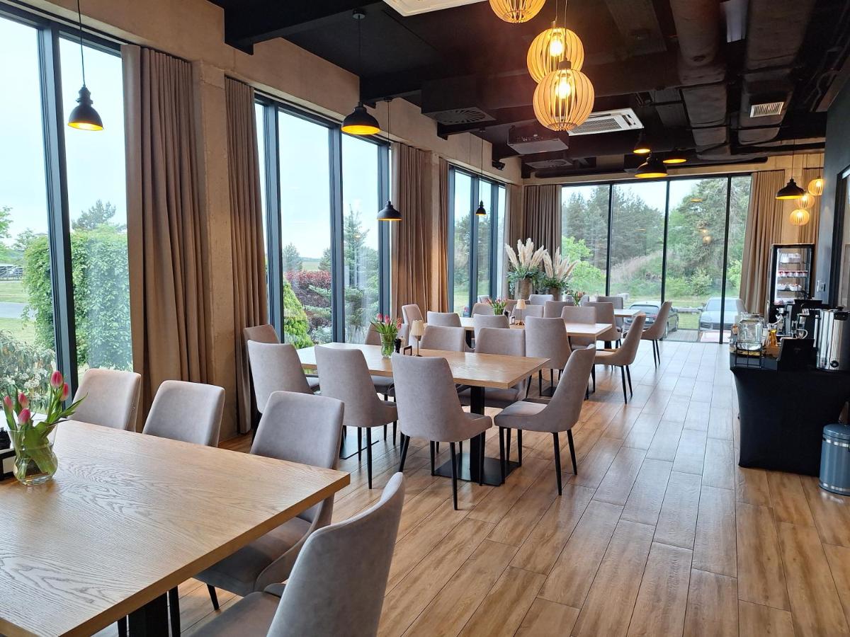 Hotel Aviator - Housity