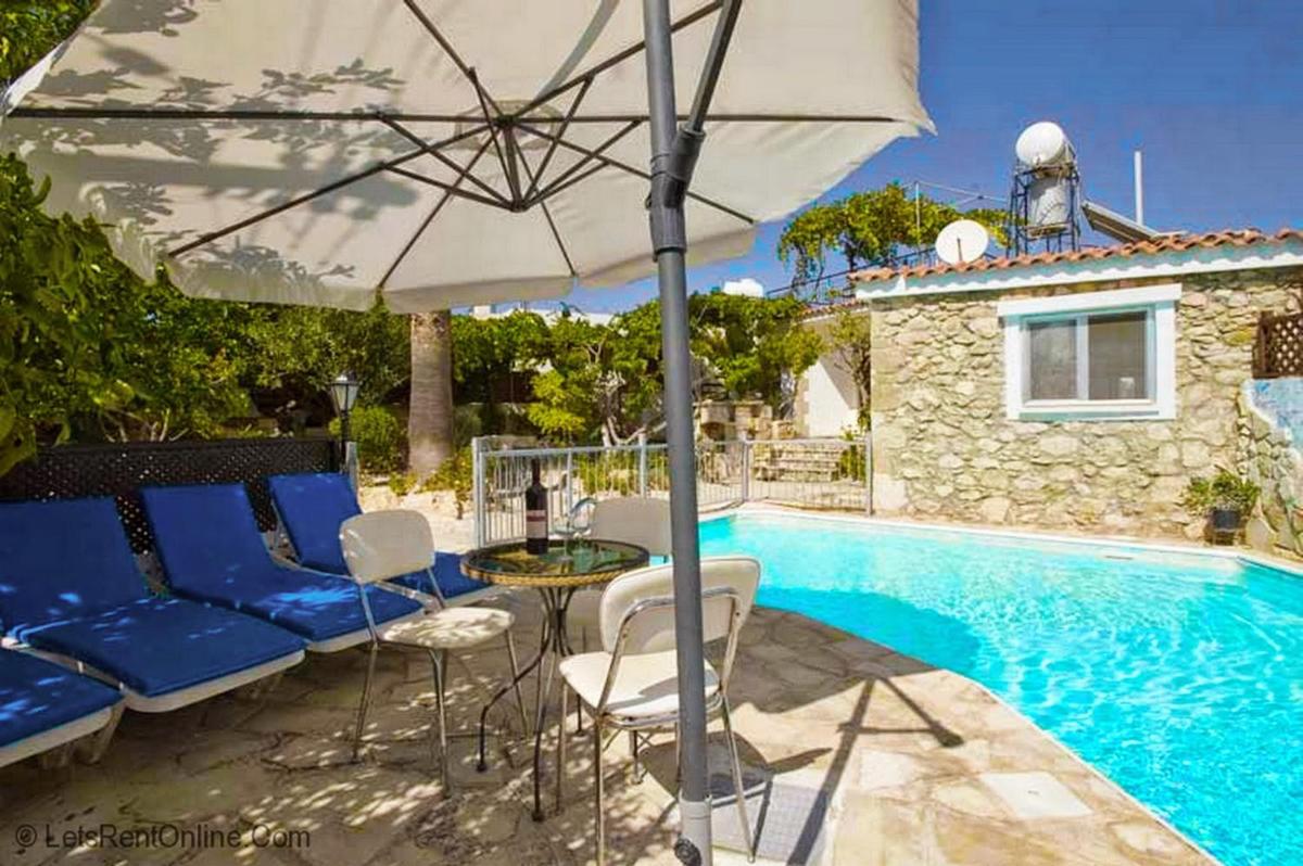 Rose Garden Villa Peristerona - Housity
