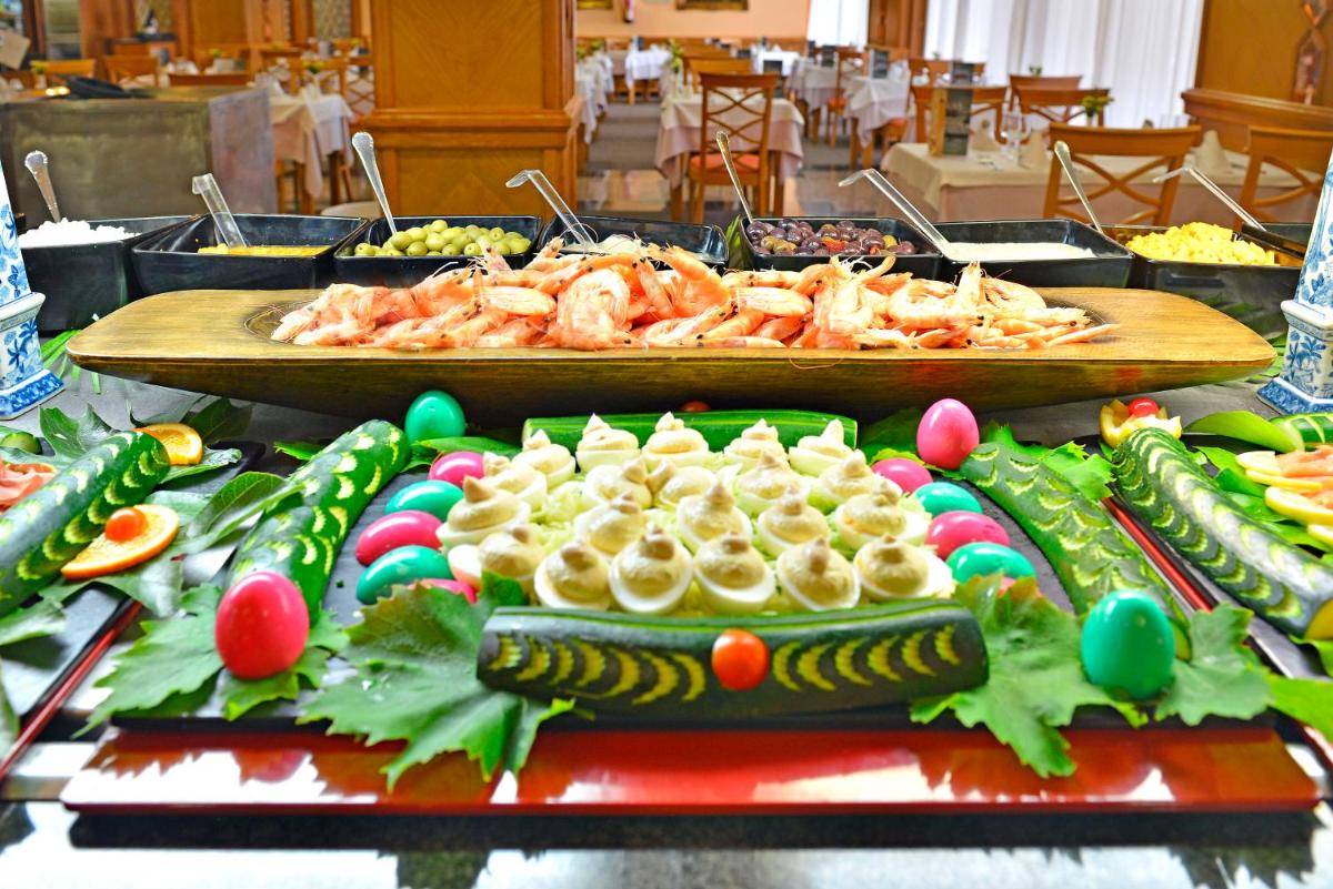 Comida en o cerca de este hotel