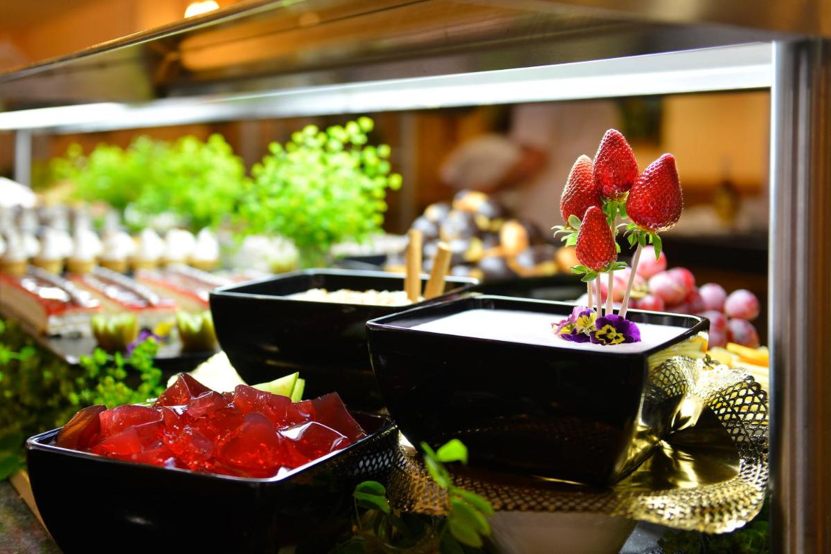 Comida en o cerca de este hotel
