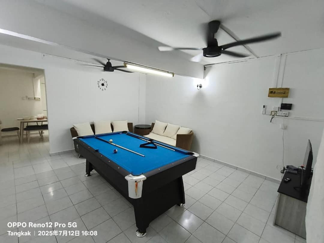 TANGKAK HOMESTAy - Housity