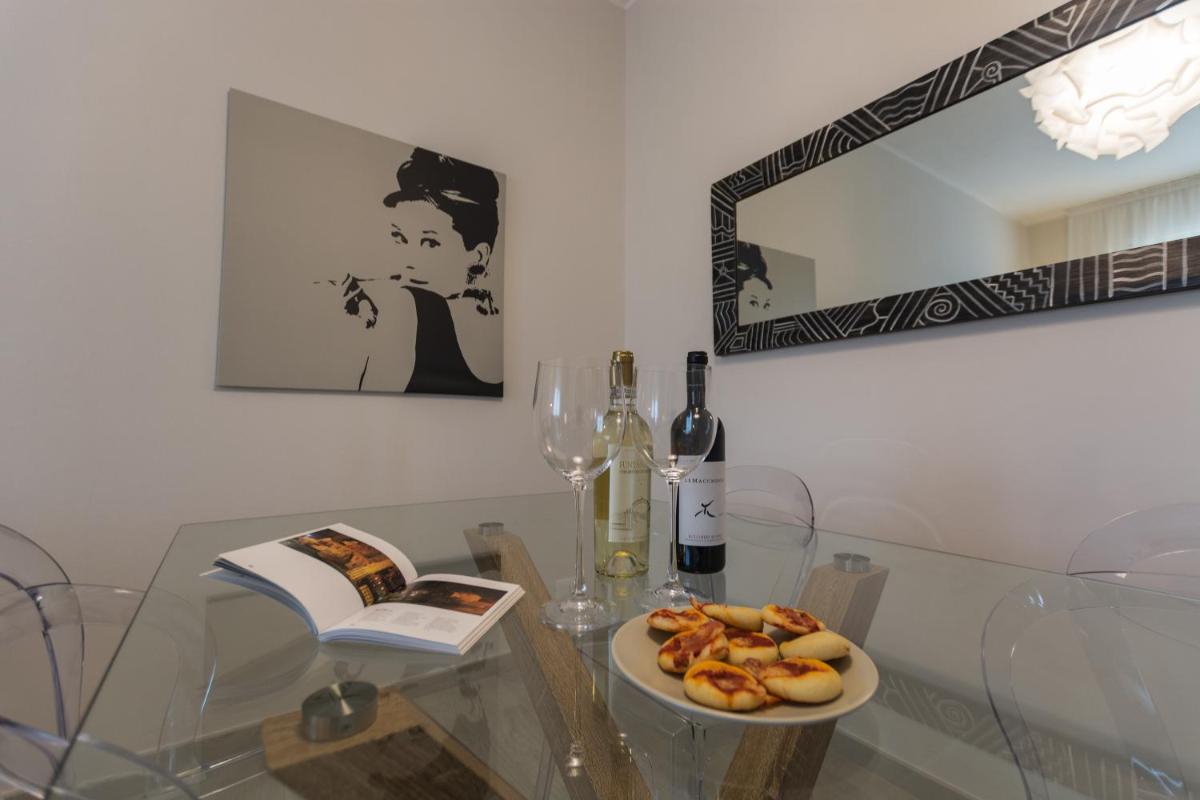 Suitetrails - St. Vitale’s Basilic view elegant apartment