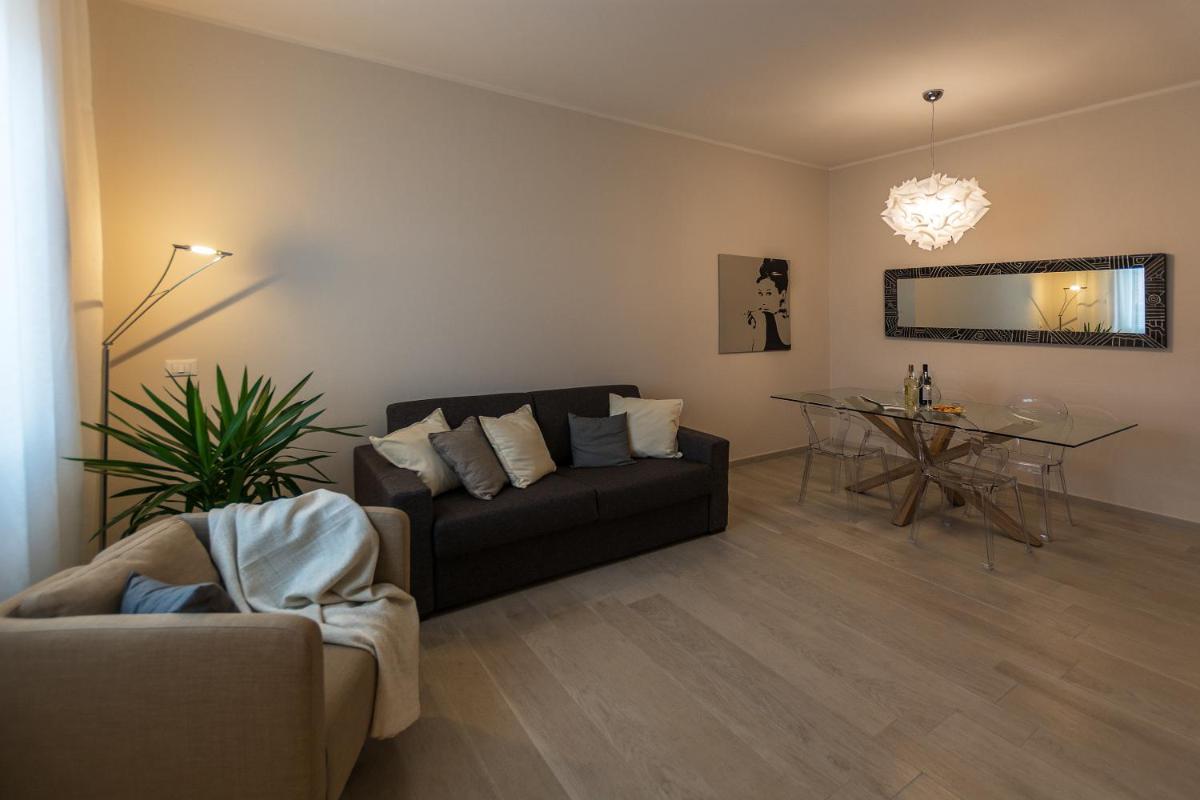 Suitetrails - St. Vitale’s Basilic view elegant apartment