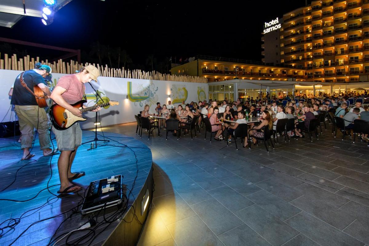 Clientes alojados en Hotel Samos