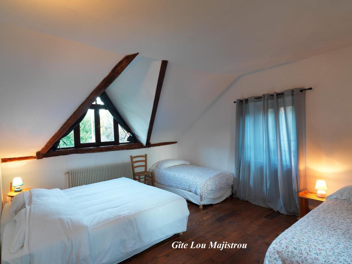 Un ou plusieurs lits dans un hébergement de l'établissement Hotel Logis - Chateau de Beauregard