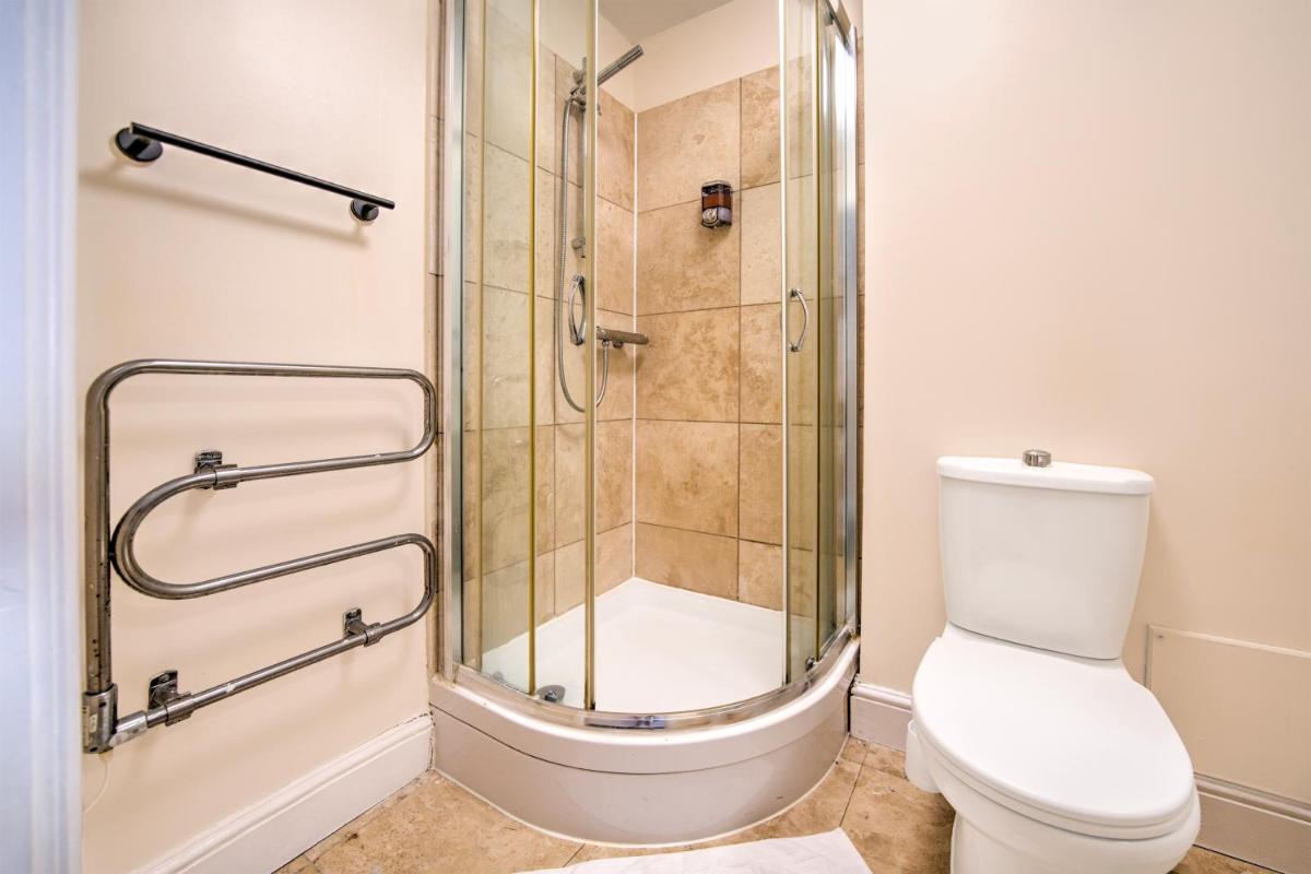 GO2 Gloucester Hotel by OYO - Housity