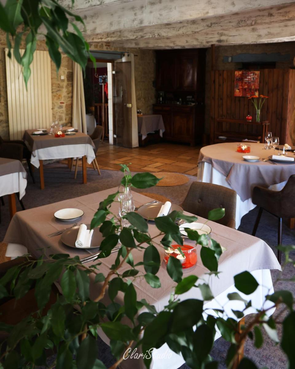 Logis Hotel La Bergerie Hôtel 3 étoiles Restaurant savoureux - Housity