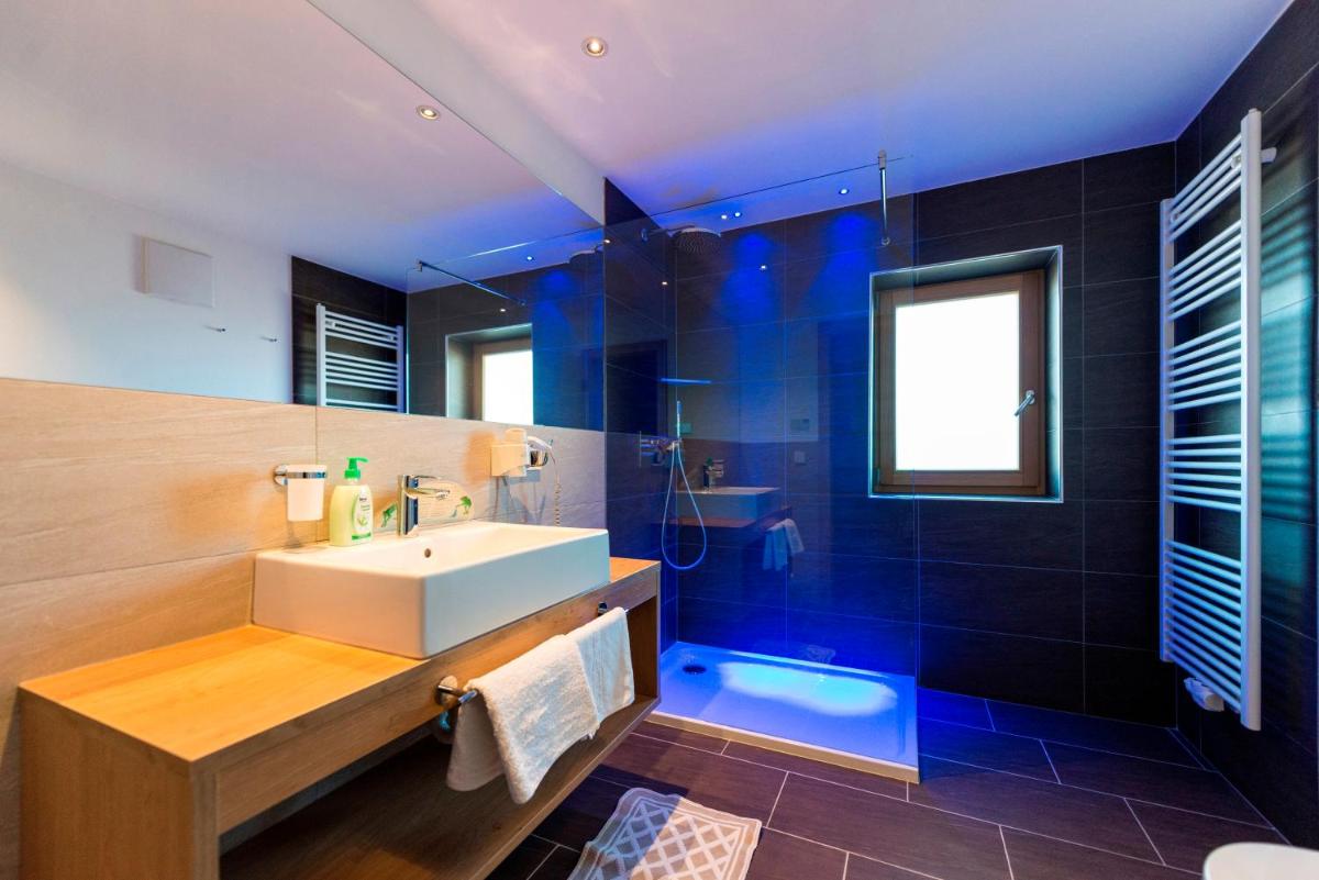 Hotel Alpenfrieden - Housity