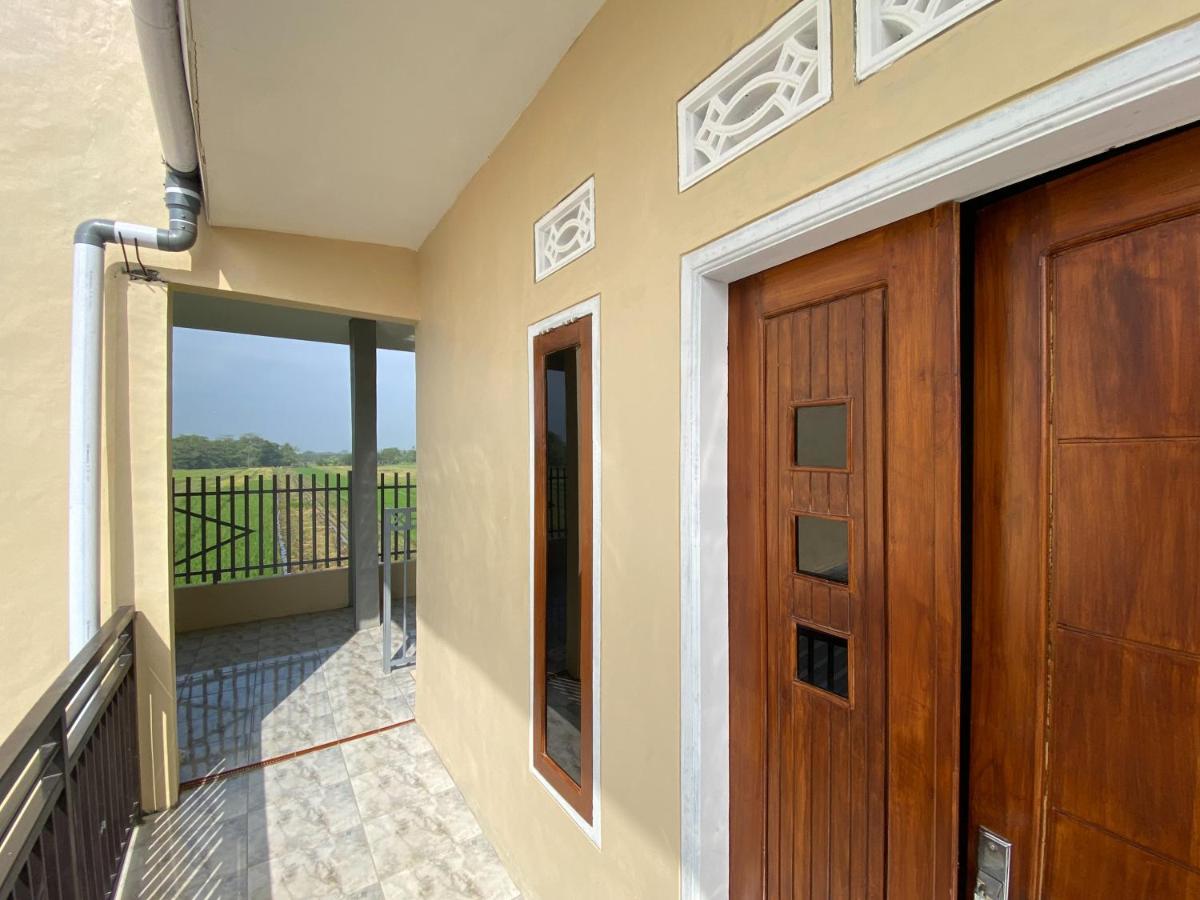 RedDoorz near Terminal Baru Pasuruan - Housity