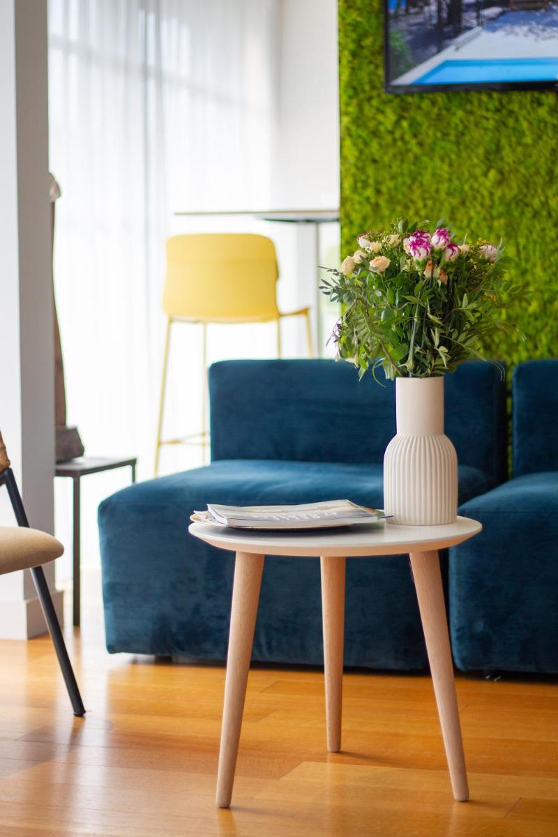 Coin salon dans l'établissement ATHOME RESIDENCE ET SPA