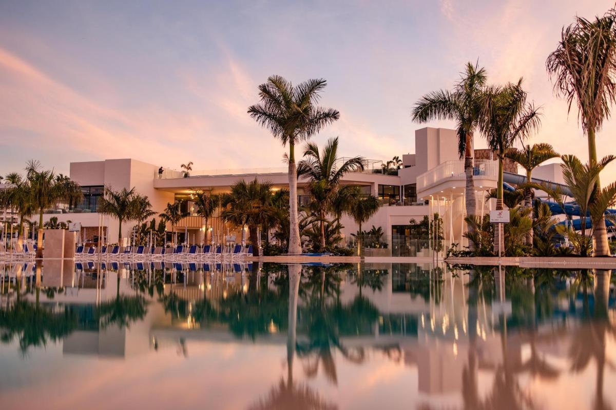Piscina en o cerca de Servatur Puerto Azul