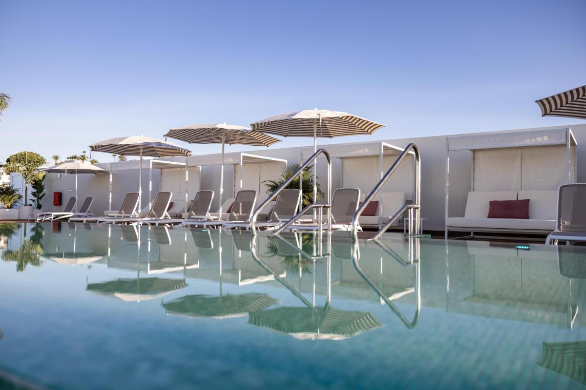 Piscina en o cerca de Servatur Puerto Azul