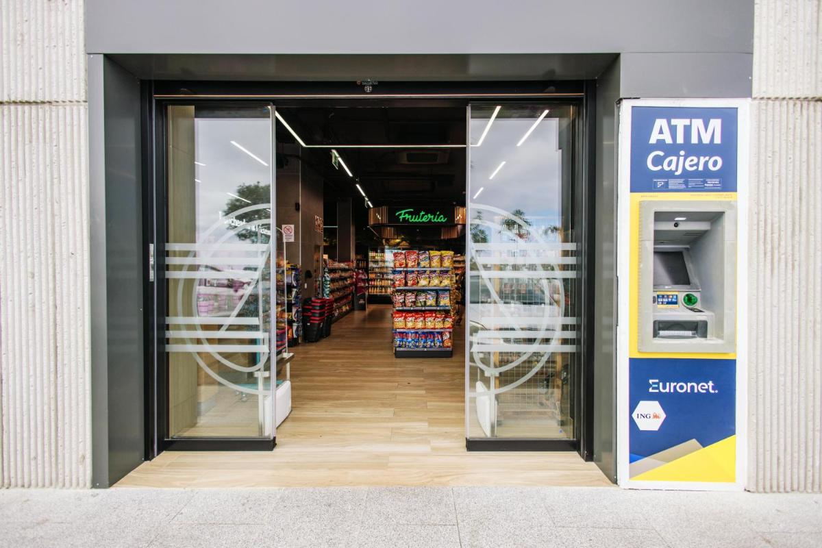 Supermercado u otro tipo de tienda en el hotel o alrededores