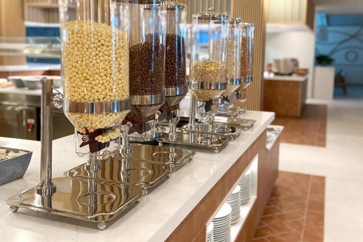 Comida en o cerca de este hotel