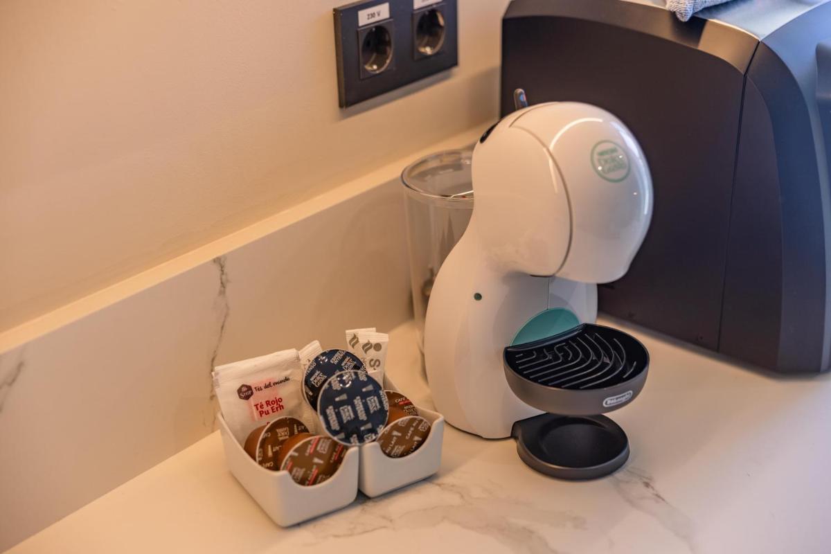 Utensilios para hacer té y café en Servatur Puerto Azul