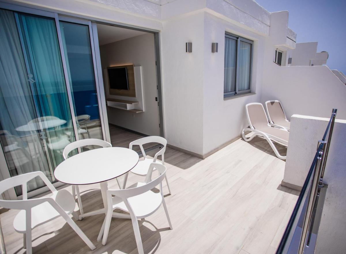 Un balcón o terraza de Servatur Puerto Azul
