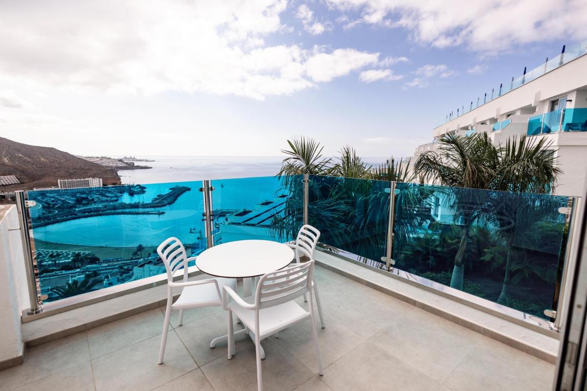 Un balcón o terraza de Servatur Puerto Azul