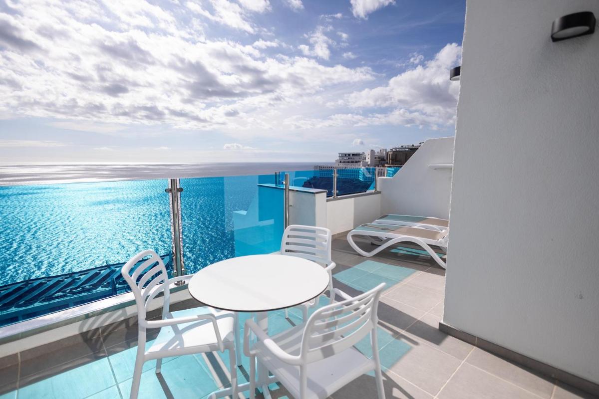 Piscina en o cerca de Servatur Puerto Azul