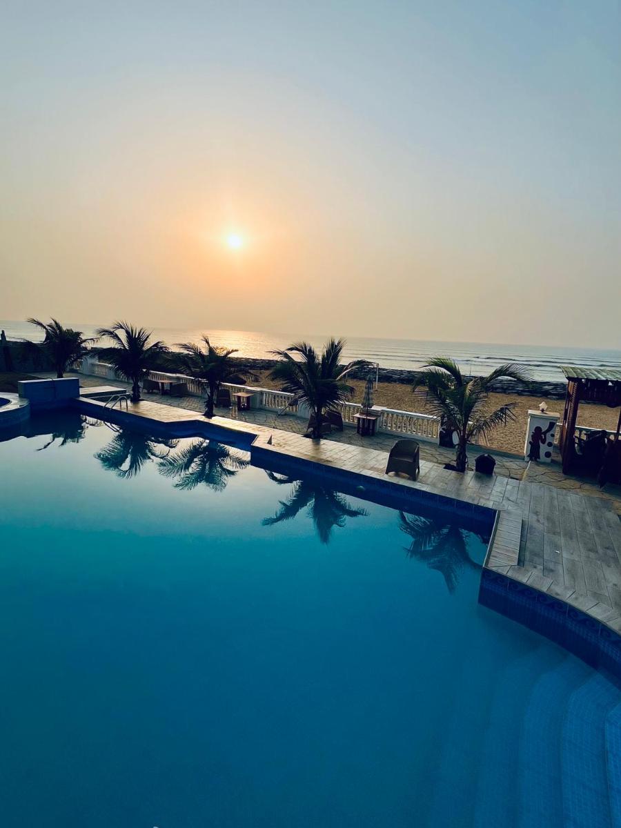 Coconut Pointe Villa & Beach Resort - Housity