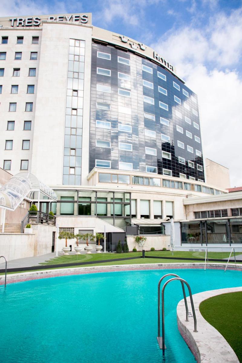 Hotel Tres Reyes Pamplona - Housity