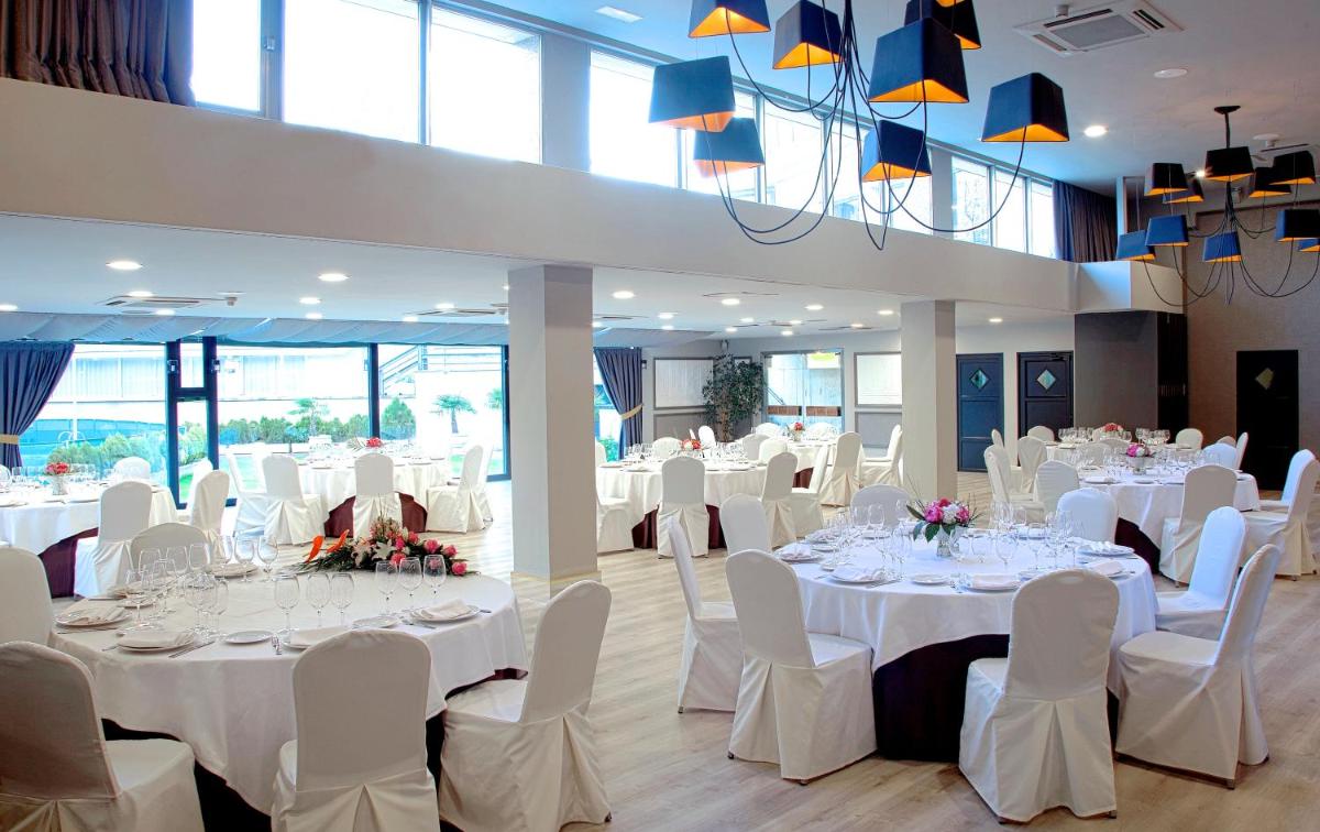Hotel Tres Reyes Pamplona - Housity