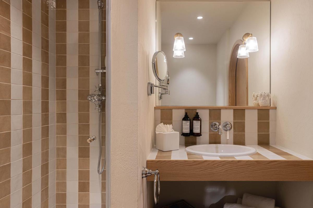 Salle de bains dans l'établissement Hôtel Maison Chiberta
