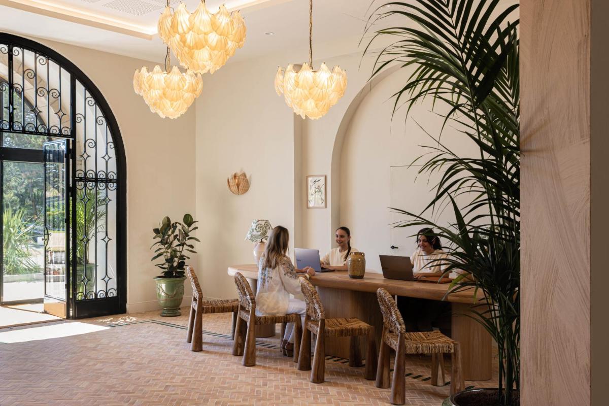 Coin salon dans l'établissement Hôtel Maison Chiberta