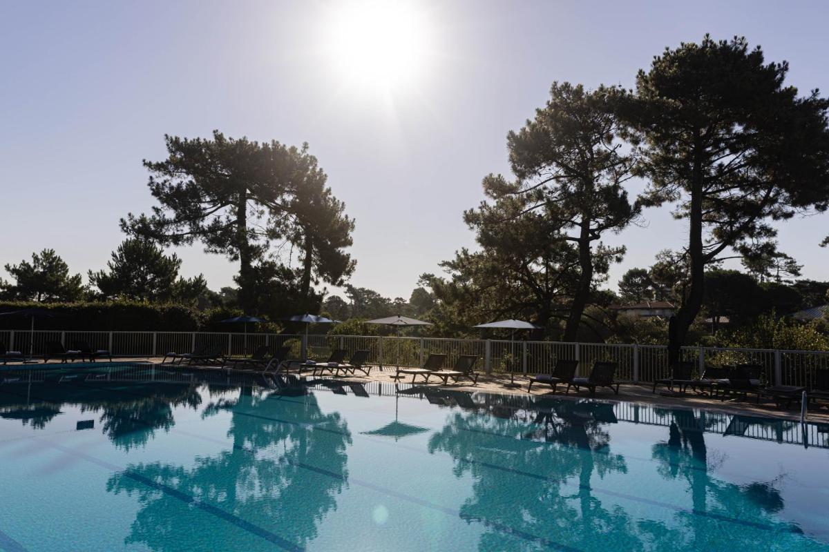 Piscine de l'établissement Hôtel Maison Chiberta ou située à proximité
