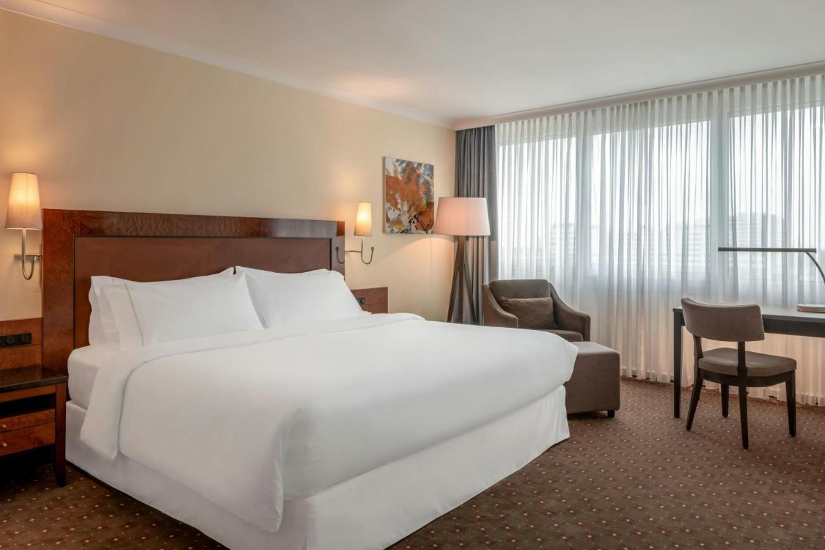 Ein Bett oder Betten in einem Zimmer der Unterkunft The Westin Grand Munich Ein Bett oder Betten in einem Zimmer der Unterkunft The Westin Grand Munich