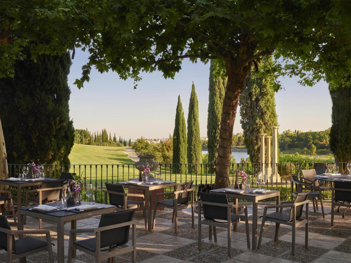 Jardín al aire libre en Anantara Villa Padierna Palace Benahavís Marbella Resort - A Leading Hotel of the World