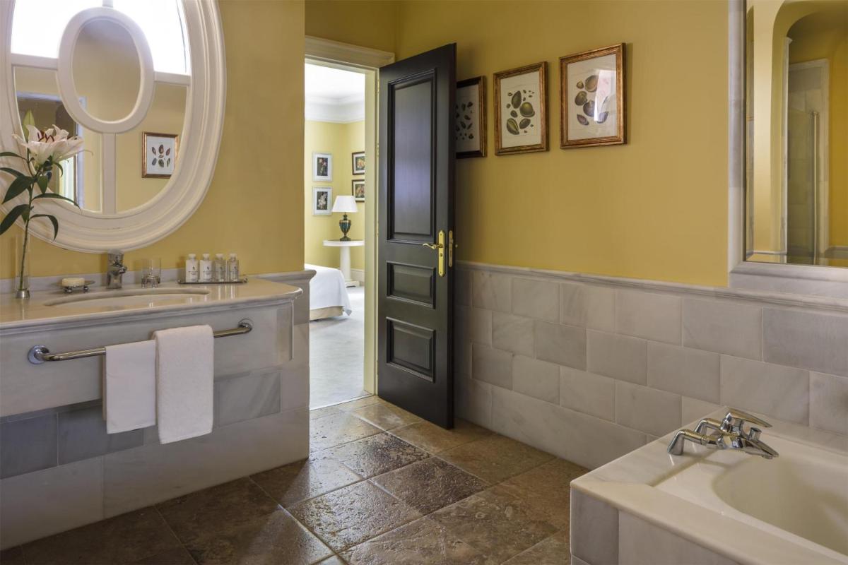 Un baño de Anantara Villa Padierna Palace Benahavís Marbella Resort - A Leading Hotel of the World