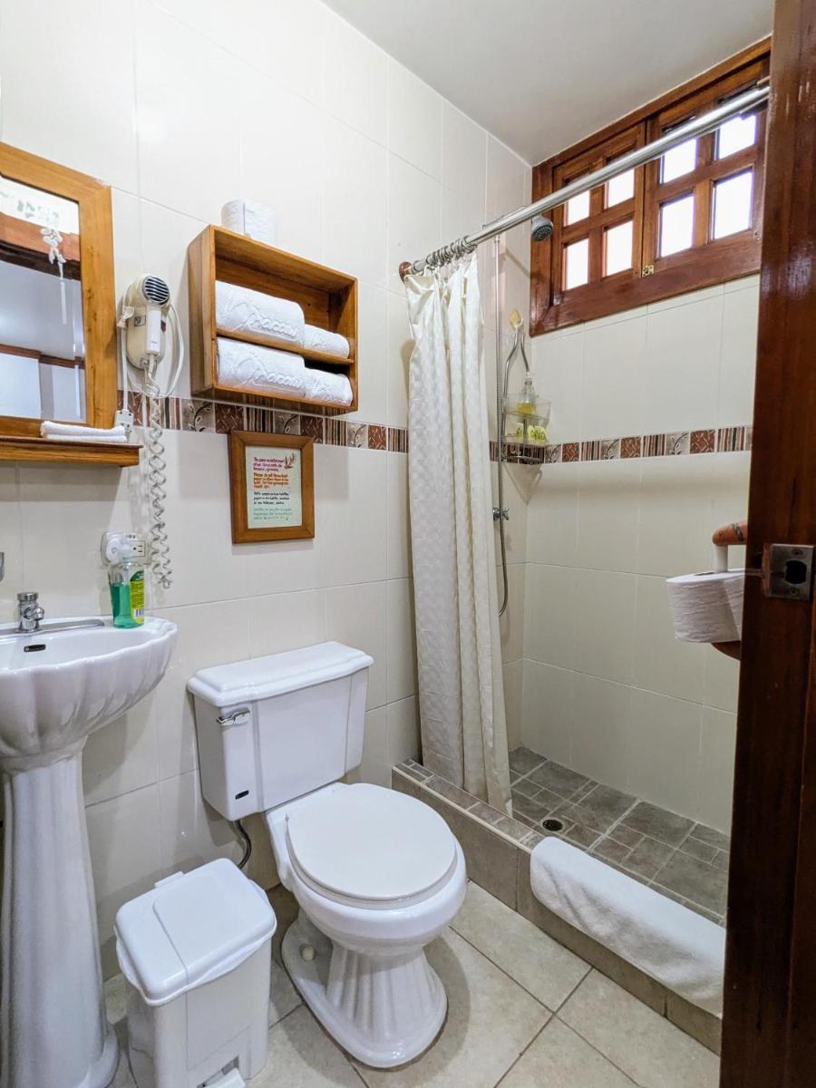 Hostal Macaw - Housity